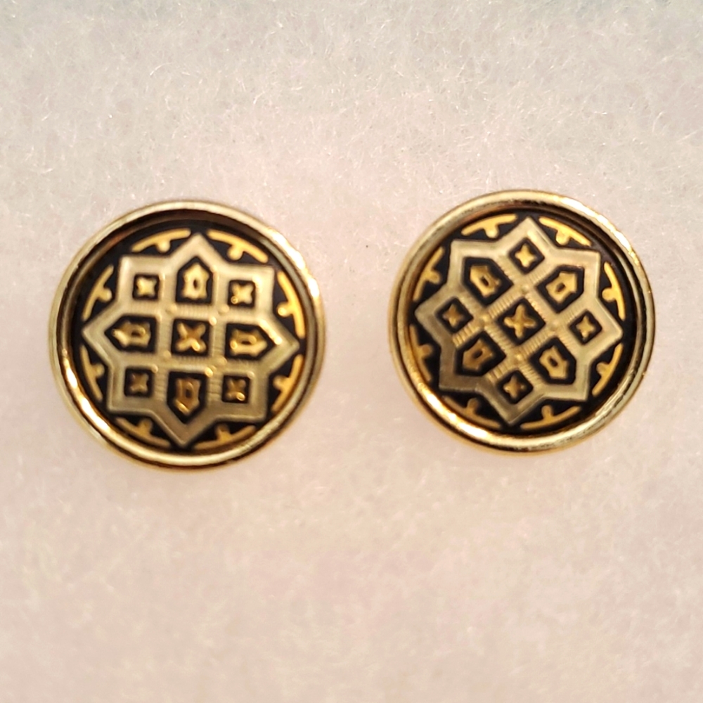 Vintage gold design disc earrings